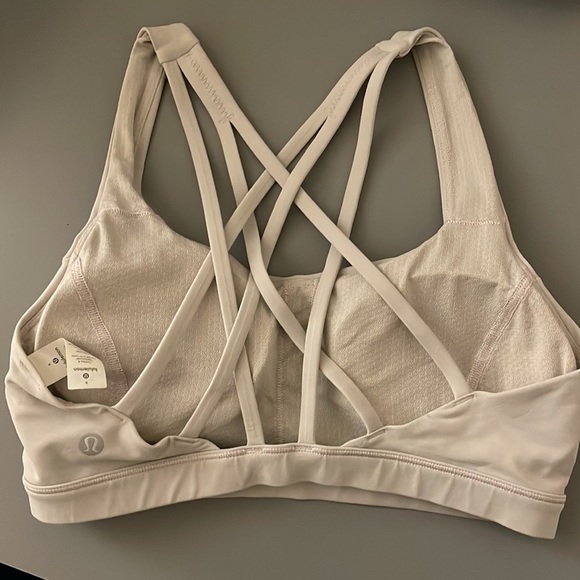 Like new lululemon free to be serene sports bra in size 6 - Picture 2 of 4